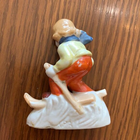 Vtg ceramic boy skiing figurine - Picture 3 of 9